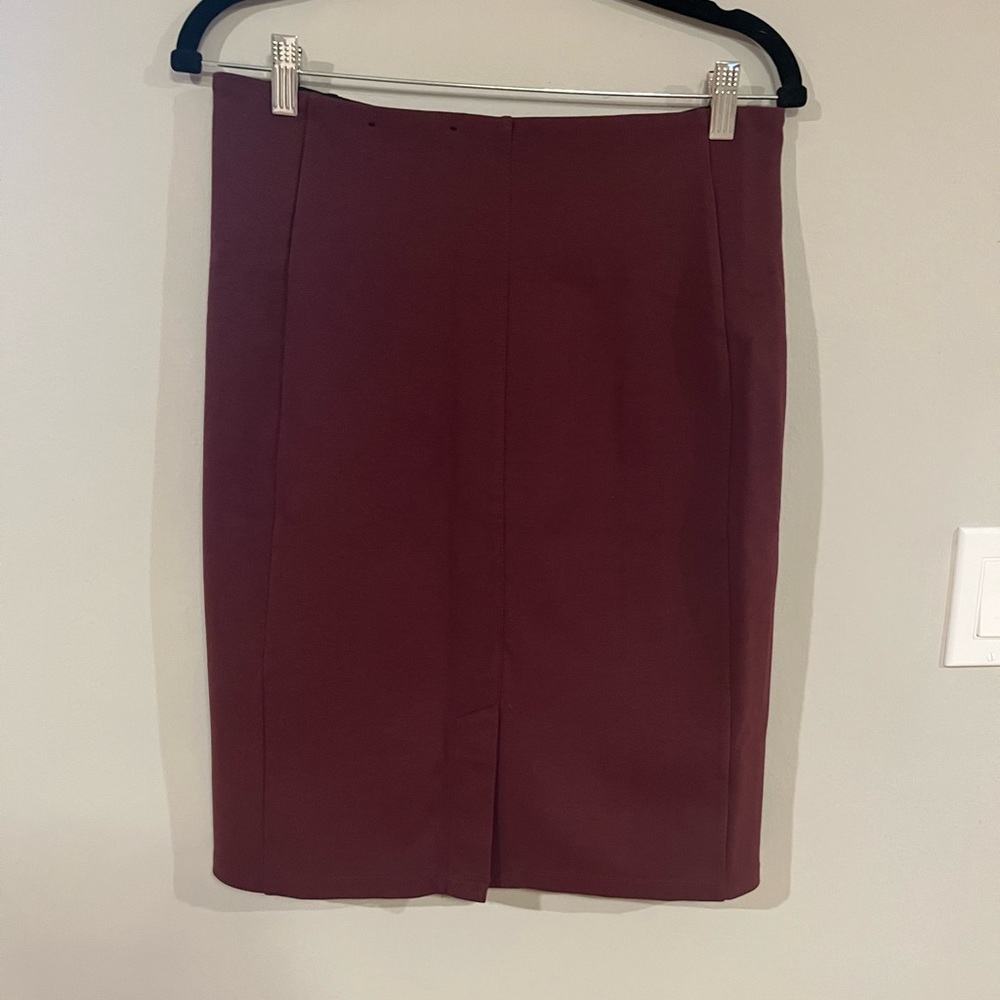 Maroon pull on pencil skirt